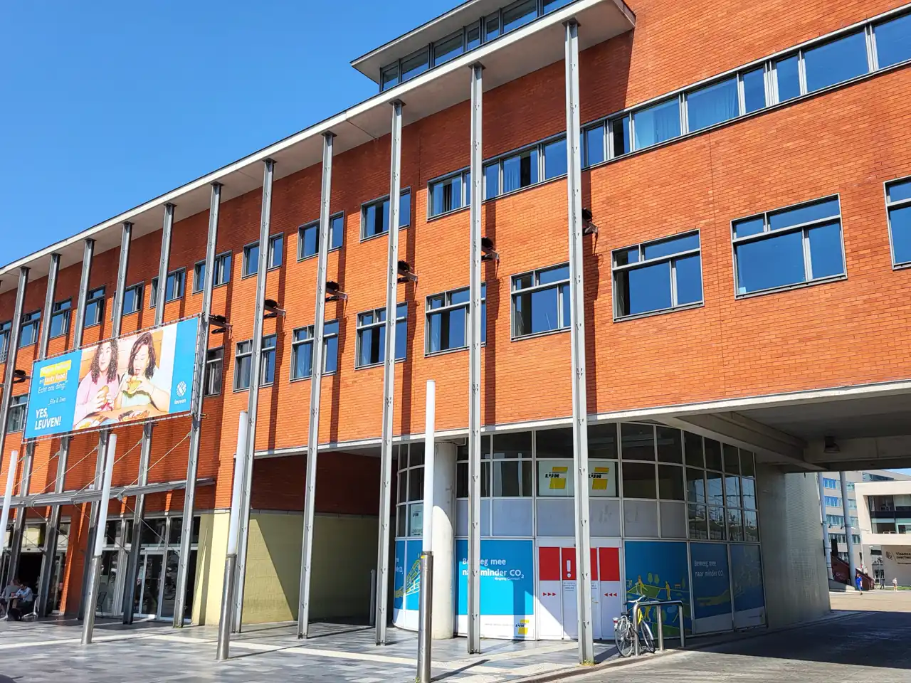 Gemeentehuis & Politiekantoor - werfbeeld